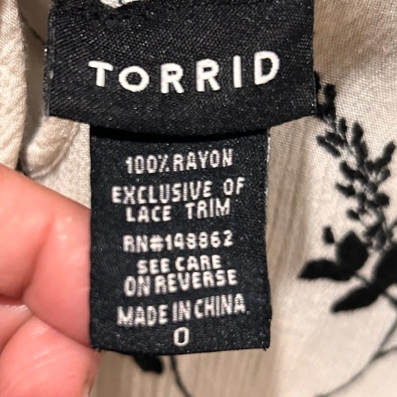 Torrid Womens 0X White Floral Print Bell Sleeve - Picture 12 of 14